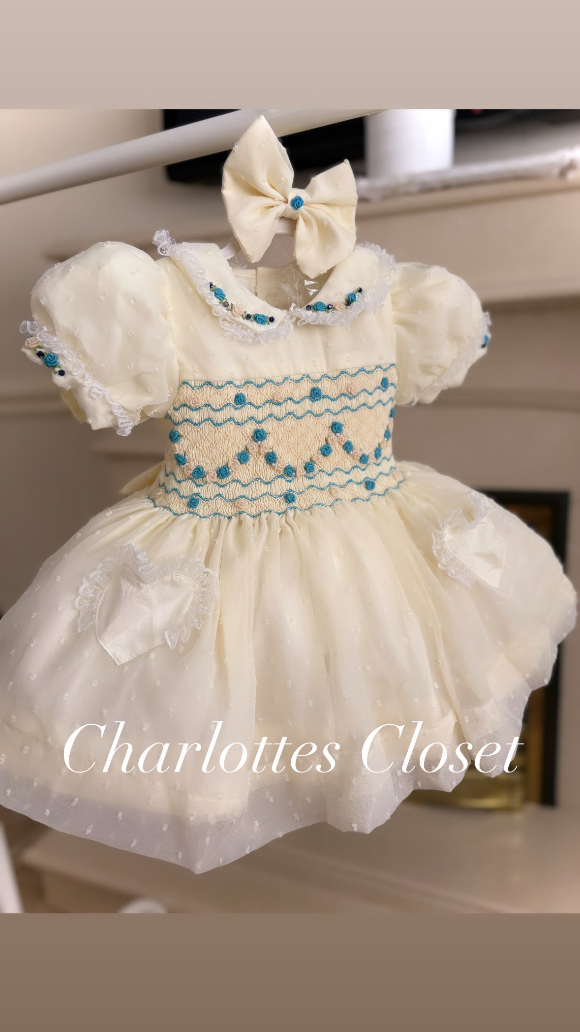 ‘Ella ‘Cream & Blue smock 💙