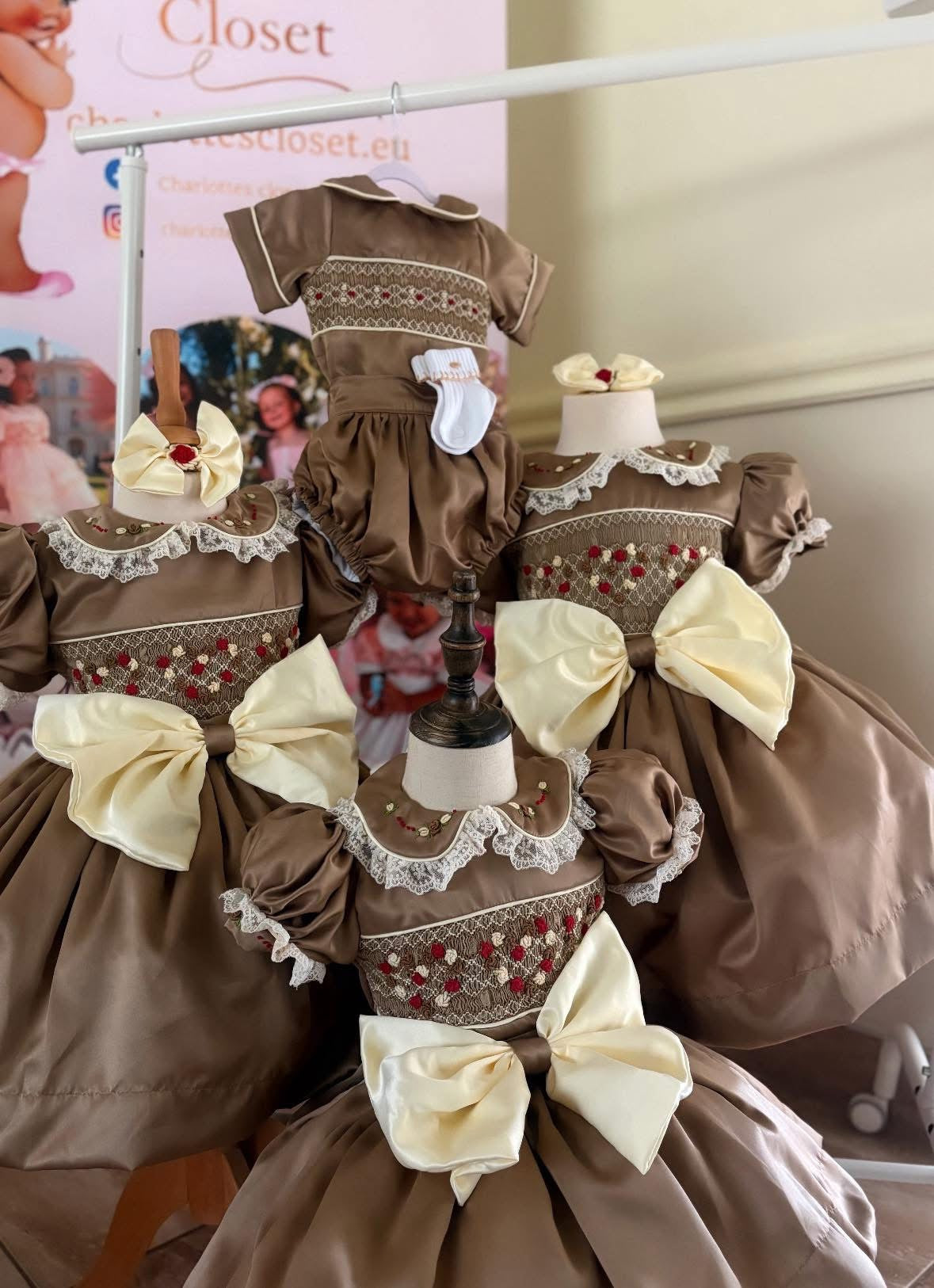 New season ❤️ lux beige Cream & red skirt set with matching bows preorder ❤️GIRL