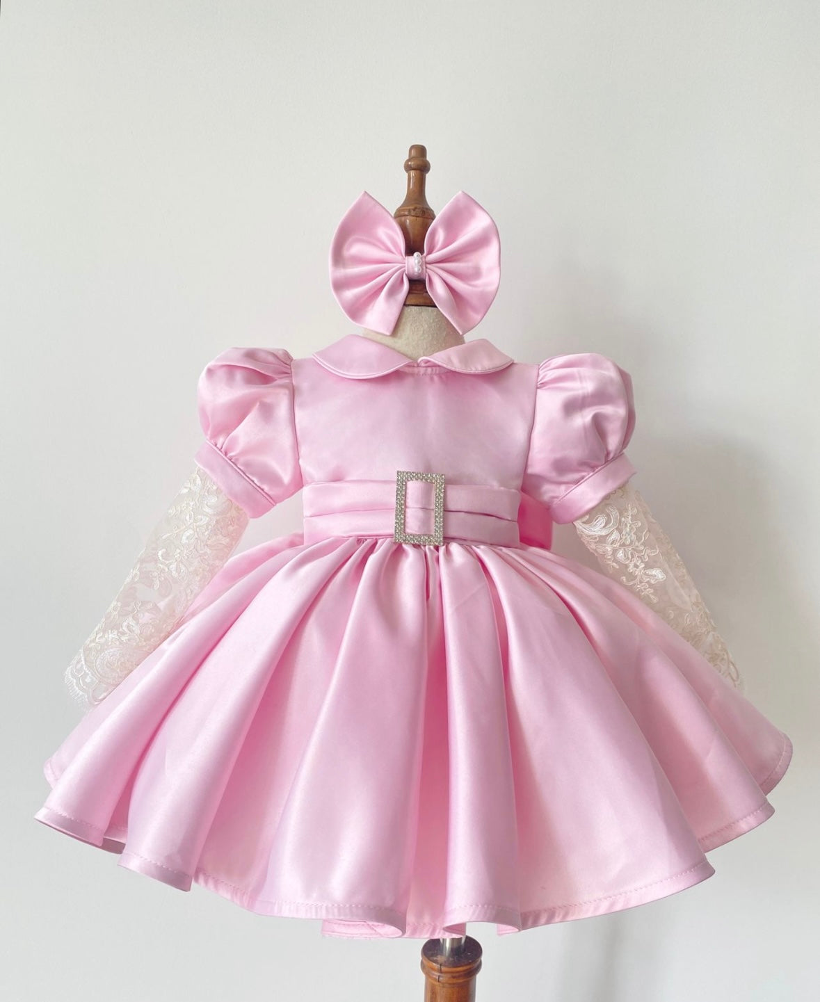 Pink classic dress with diamond buckle lace details
